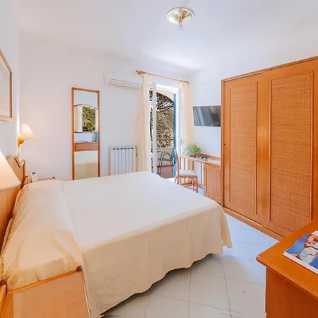 Grazia Scannella Hotel Forio (Isola d'Ischia)